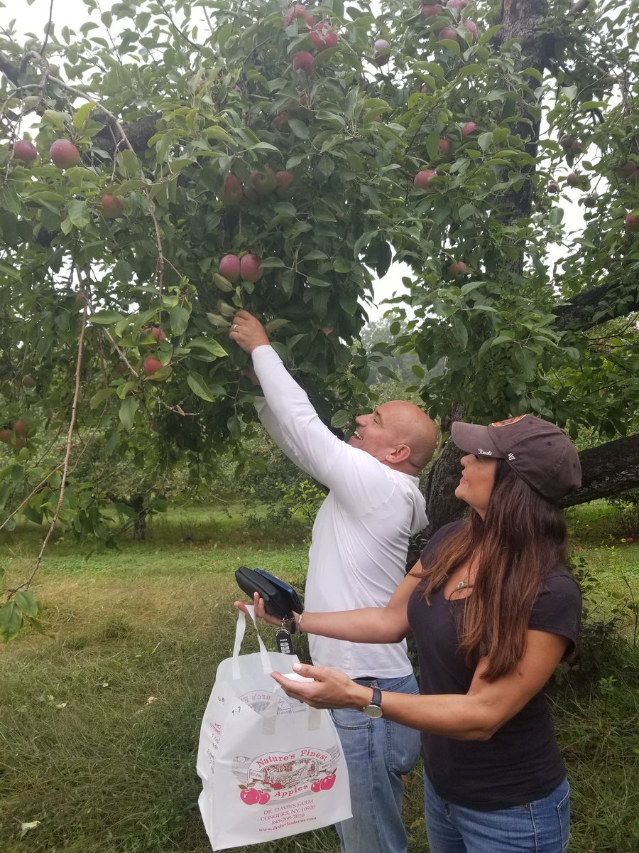It's that time of year for Apple picking🍎🥧☕😊
