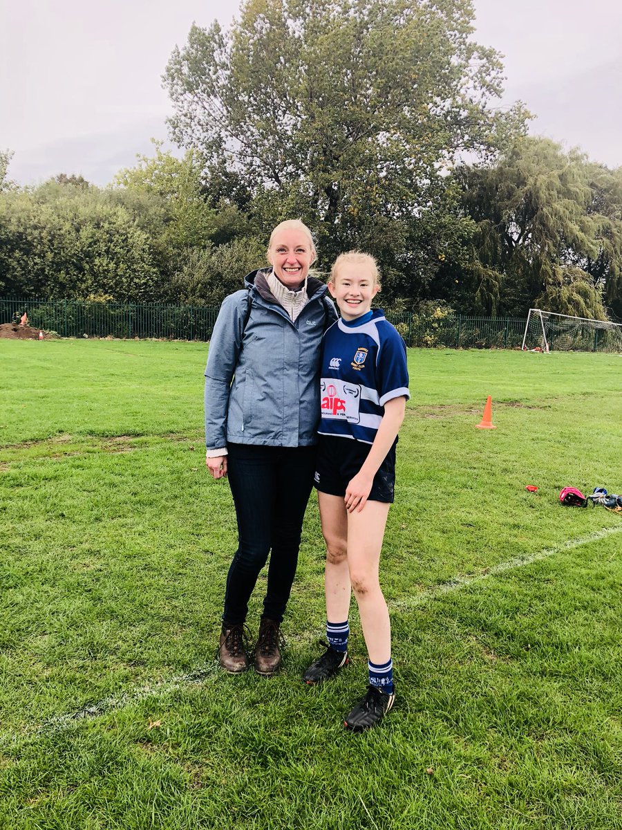 MRUFCGirls's tweet photo. A big shout out to all the @MRUFCGirls Mums and Dads that drive the players around and support them come rain or shine. Here are a couple of pics of you and your #favouriteplayer - thank you. #ParentsinSportWeek2018 #thanksmum #thanksdad #supportrugby #parentsinsport #mrufcgirls https://t.co/35YO9P88F6