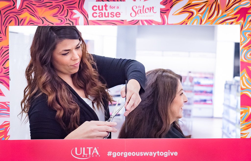 GrandRidgePlaza's tweet photo. Today/Sunday: Enjoy a haircut for $20 at Ulta Beauty #Issaquah. Ulta will donate 100% of proceeds to The Breast Cancer Research Foundation. Walk-ins only: 11 am to 6 pm. #CutForACause https://t.co/ylKkubhGQt