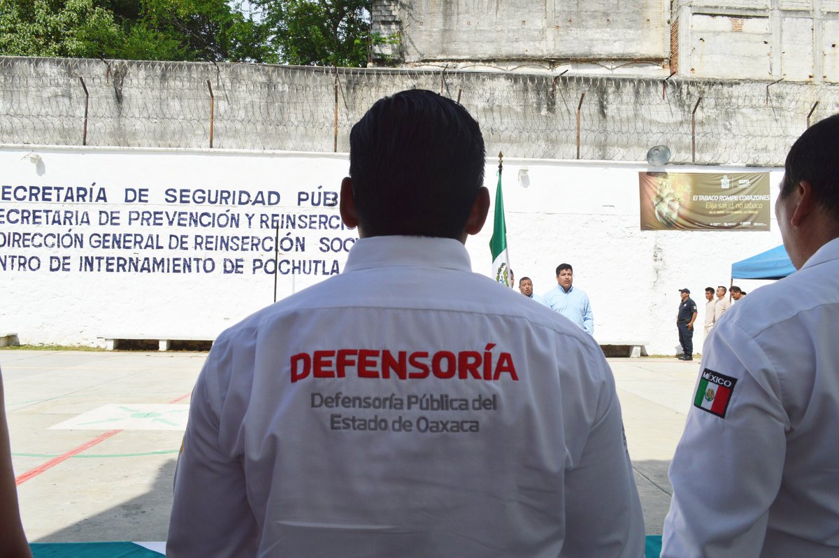JesusGHerreraP's tweet photo. En representación del Gobernador @alejandromurat la @defensoria_oax encabeza la XI Audiencia Penitenciaria  en San Pedro Pochutla.
Como cada mes, brindamos asesoría jurídica a las personas privadas de libertad y supervisamos el trabajo de los #Defensores
#SinDefensaNoHayJusticia https://t.co/tvZA02pAPu