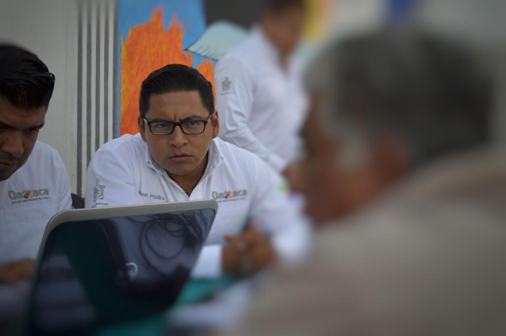 JesusGHerreraP's tweet photo. En representación del Gobernador @alejandromurat la @defensoria_oax encabeza la XI Audiencia Penitenciaria  en San Pedro Pochutla.
Como cada mes, brindamos asesoría jurídica a las personas privadas de libertad y supervisamos el trabajo de los #Defensores
#SinDefensaNoHayJusticia https://t.co/tvZA02pAPu