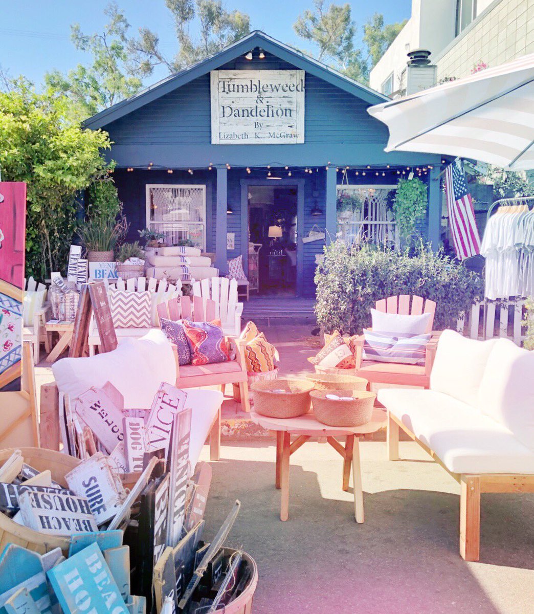 AbbotKinneyFest's tweet photo. A snapshot from last weekβs #AKF2018 #AbbotKinney https://t.co/x8Q8Zd6byZ