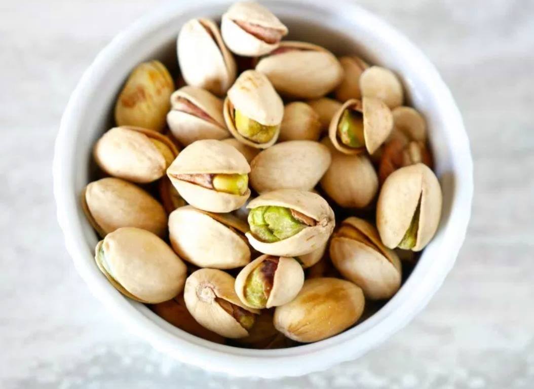 JJSmithOnline's tweet photo. #SnackTip

Who loves nuts? Do you find yourself over snacking on them?
BAM! Buy nuts in their shell! You’ll get tired of working for each one, so you won’t over indulge.

Who’s going to buy nuts in their shells?

#GSC #GSL #greensmoothies #fitspo #inspo #healthy https://t.co/AEks6eRcWm