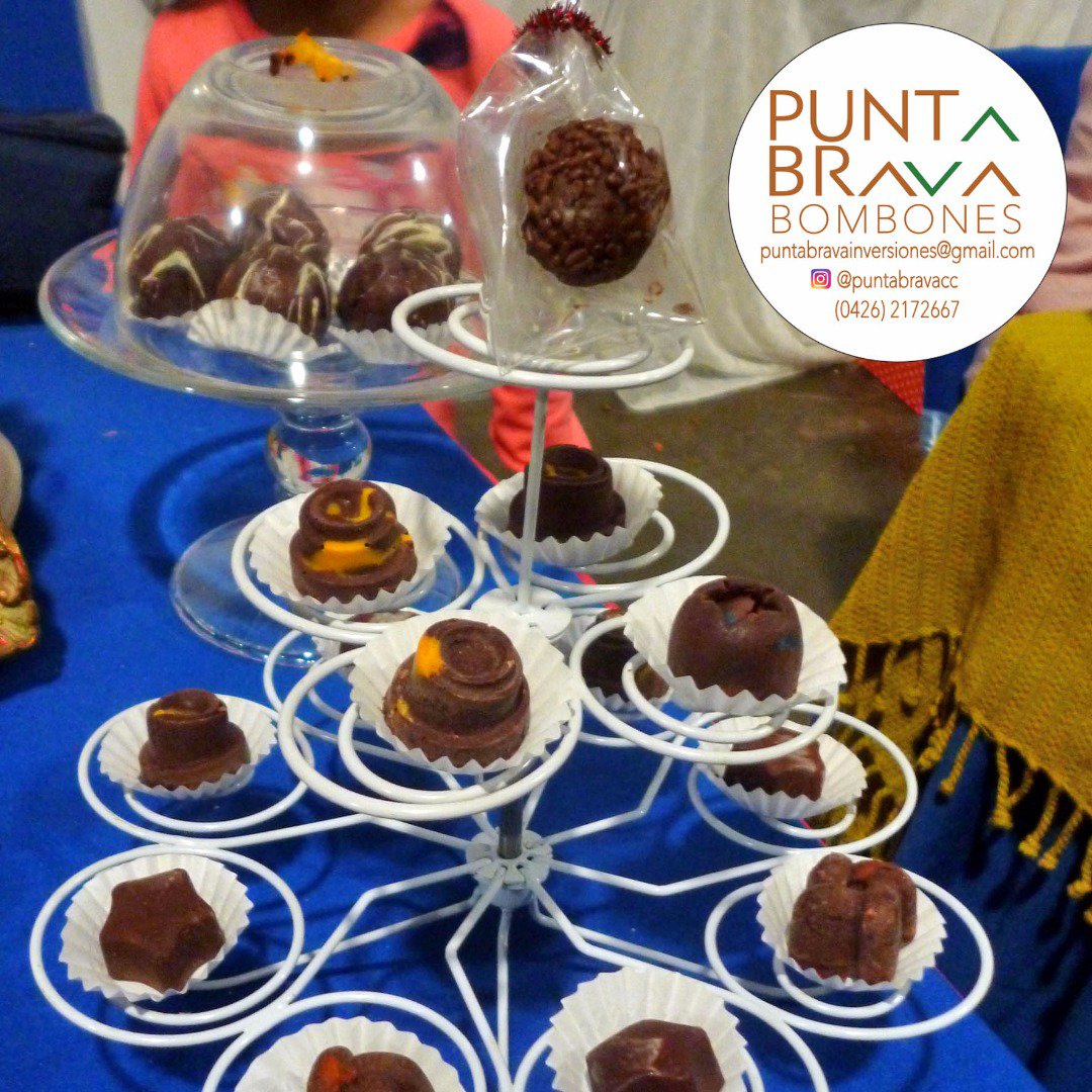 AndyBritoChef's tweet photo. Estamos en la #fundacionMacuare en plena expo de nuestros #bombones sabores exquisitos, te esperamos #chocolatespuntabrava  #SinCacaoNoHayChocolate #SomosFNT #SomosCacao #Venezuela #fundacionnuestratierra #7oct #FelizDomingo https://t.co/xtO98zEKvJ
