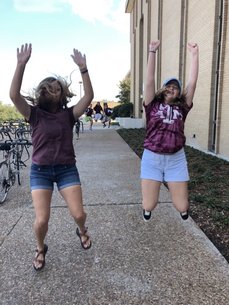 katebertelson_'s tweet photo. Shoutout to the guys who timed their jump perfectly https://t.co/PPtExUAXzS