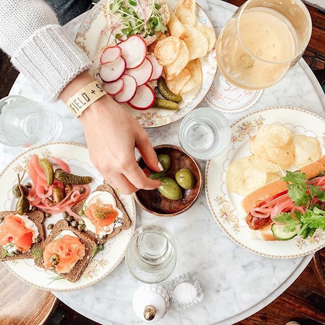 We are having the most wonderful weekend in Kingston! If you’re in town for @fieldandsupply, make sure to head over to The Rondout to visit some of our favorite businesses: @brunettewinebar, @kingstonwineco, @cloveandcreek, and @hopspetunia. After that, … ift.tt/2QxPqio
