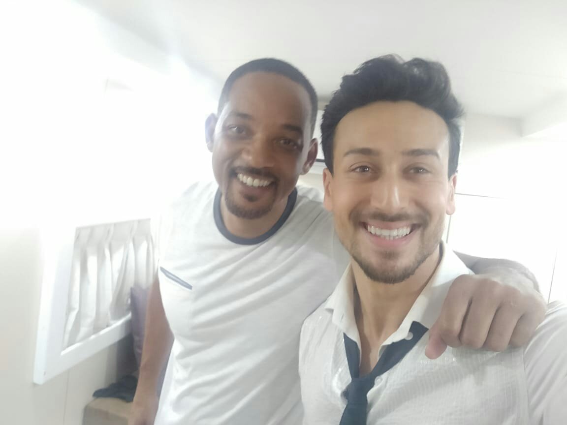 iMAHIRTIGERIAN's tweet photo. 😻😻 🐯 @iTIGERSHROFF 💖❤
There's a guest on the sets of #SOTY2 and 'will' you be able to keep calm after seeing these?😍
@karanjohar @apoorvamehta18 @iTIGERSHROFF @punitdmalhotra #WillSmith #student2 #TigerShroff
#ananyapanday #tarasutaria #SOTY2 #TigerianMahir 🙌💛🙌 https://t.co/HI2qQCGp1W