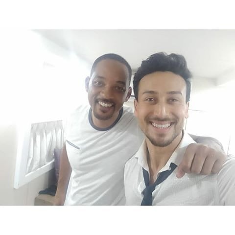 TIGERLOVERTEAM's tweet photo. There's a guest on the sets of #SOTY2 and 'will' you be able to keep calm after seeing these?😍
 @iTIGERSHROFF
@punitdmalhotra #WillSmith @willsmitg https://t.co/J9ju7HzEvv