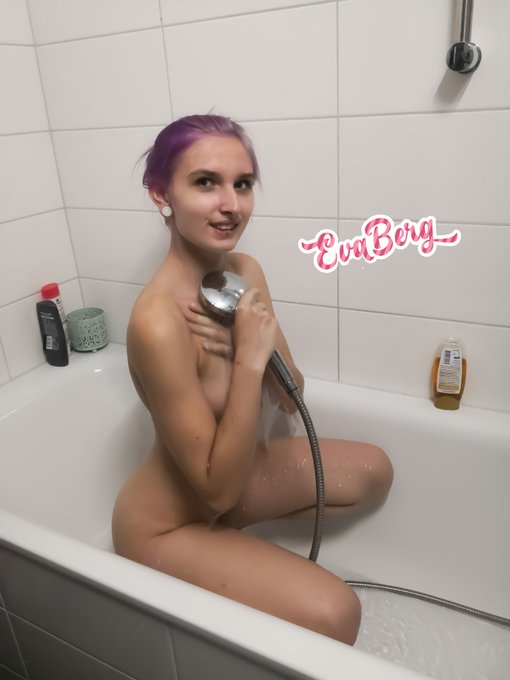 Gerade eben geduscht &amp; jetzt geht's ab vor die Cam bei @VISITX_net ! Ich hoffe wir sehen uns ;)  https://t<a href="/tag/model"class="tags"><span>#model</span></a><a href="/tag/picoftheday"class="tags"><span>#picoftheday</span></a><a href="/tag/actress"class="tags"><span>#actress</span></a><a href="/tag/sexy"class="tags"><span>#sexy</span></a><a href="/tag/teen"class="tags"><span>#teen</span></a><a href="/tag/porn"class="tags"><span>#porn</span></a>