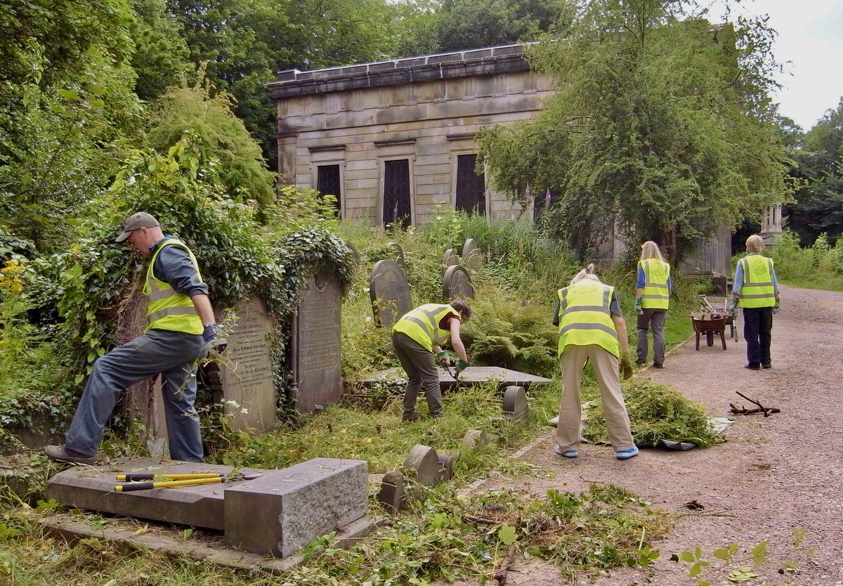 SheffieldGenCem's tweet photo. The landscape at SGC is lovingly maintained by our landscape and conservation volunteers and litter pickers. We need your support to ensure their hard work can continue. Support us by volunteering, becoming a member or donate. We’re a friendly bunch so please get in touch! 👍🏻 https://t.co/rFSBh6FOa9