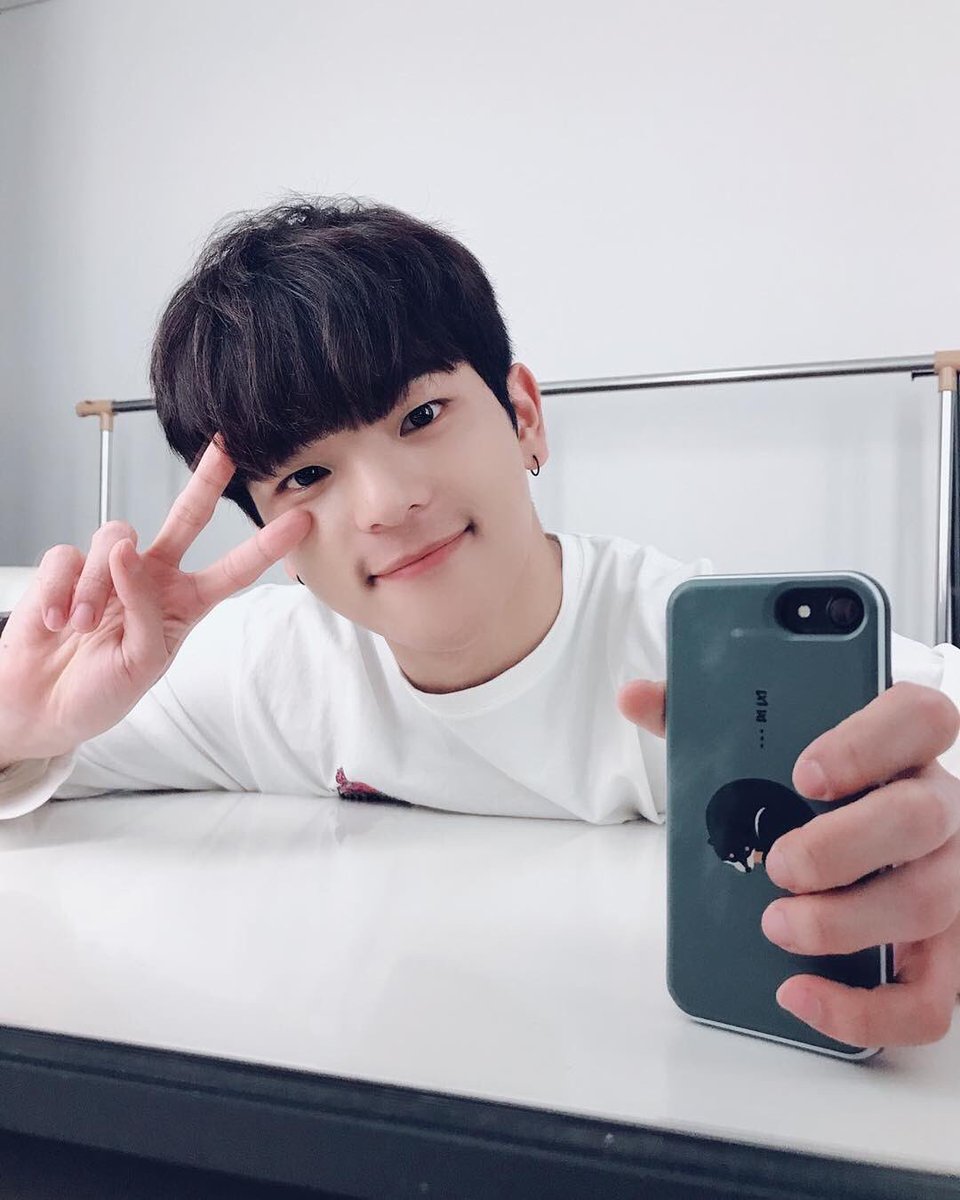 hyunjin0320's tweet photo. 181007 Stray Kids' Instagram Woojin
"Did you enjoy watching our V App earlier??
Soon it’ll be our third UNVEIL you all are preparing to come, right?! So let’s meet after 2 weeks!! #straykids #Woojin #unveil #ThirdStory #After2Weeks #Let’sMeet!!” https://t.co/kGGGXxJVwm