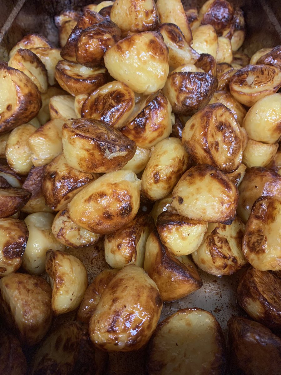TivoliChelt's tweet photo. Missed out on these roasties today??? Book a table for next Sunday....you know it makes sense!!! https://t.co/82SwyRJ6rF