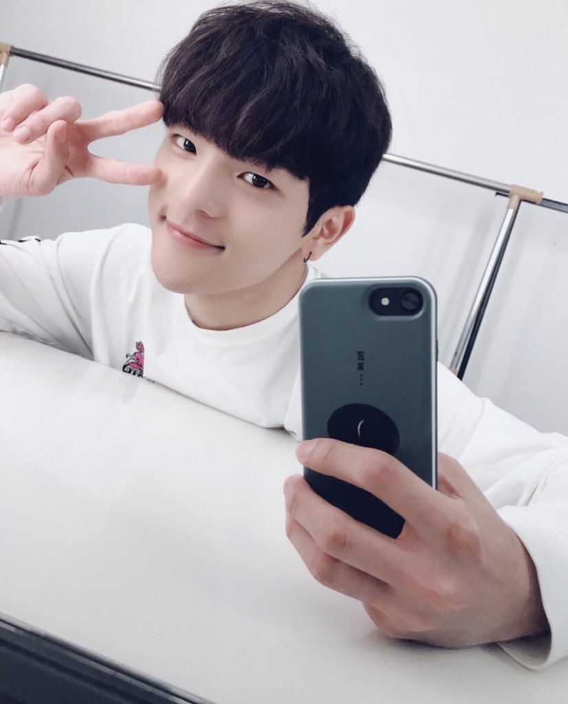 KIMWOOJIN_TH's tweet photo. [📷] 071018 realstraykids IG update

ทุกคนมีความสุขตอนที่ดู v app ล่าสุดของพวกเรามั้ยครับ?? 
ทุกคนพร้อ��สำหรับงาน Unveil ครั้งที่ 3 แล้วใช่มั้ยครับ?!
แล้วเจอกันอีก 2 อาทิตย์ต่อจากนี้นะครับ!!

#Straykids #Woojin #Unveil #After2Weeks # Let’sMeet !! https://t.co/pC0WrRoFXf