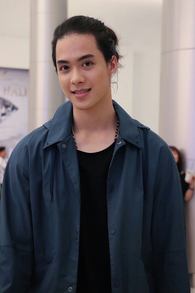 ketsara2006's tweet photo. พรุ่งนี้..โต๊ะข่าวบันเทิง9.00 #ch28 เกียมตัวมาอย่างดี รอชมกันนะคร๊อบ✌🏼️✌🏼📸 Najoy #Chandeliermusic #Channel3nextgen #แหม #แหมก็พูดได้ #Thefinsband #AISNEXTGXCH3NEXTGEN #franky_weerapat #frankyweerapat #finproject https://t.co/opM2rrVMZV