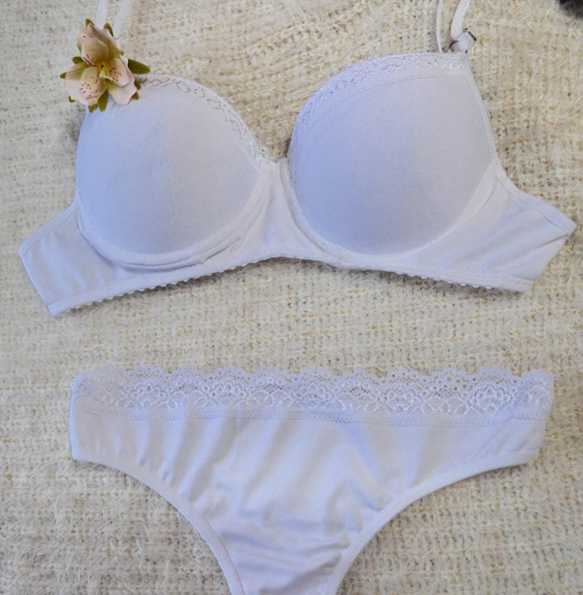 conjunto de ropa interior color rojo