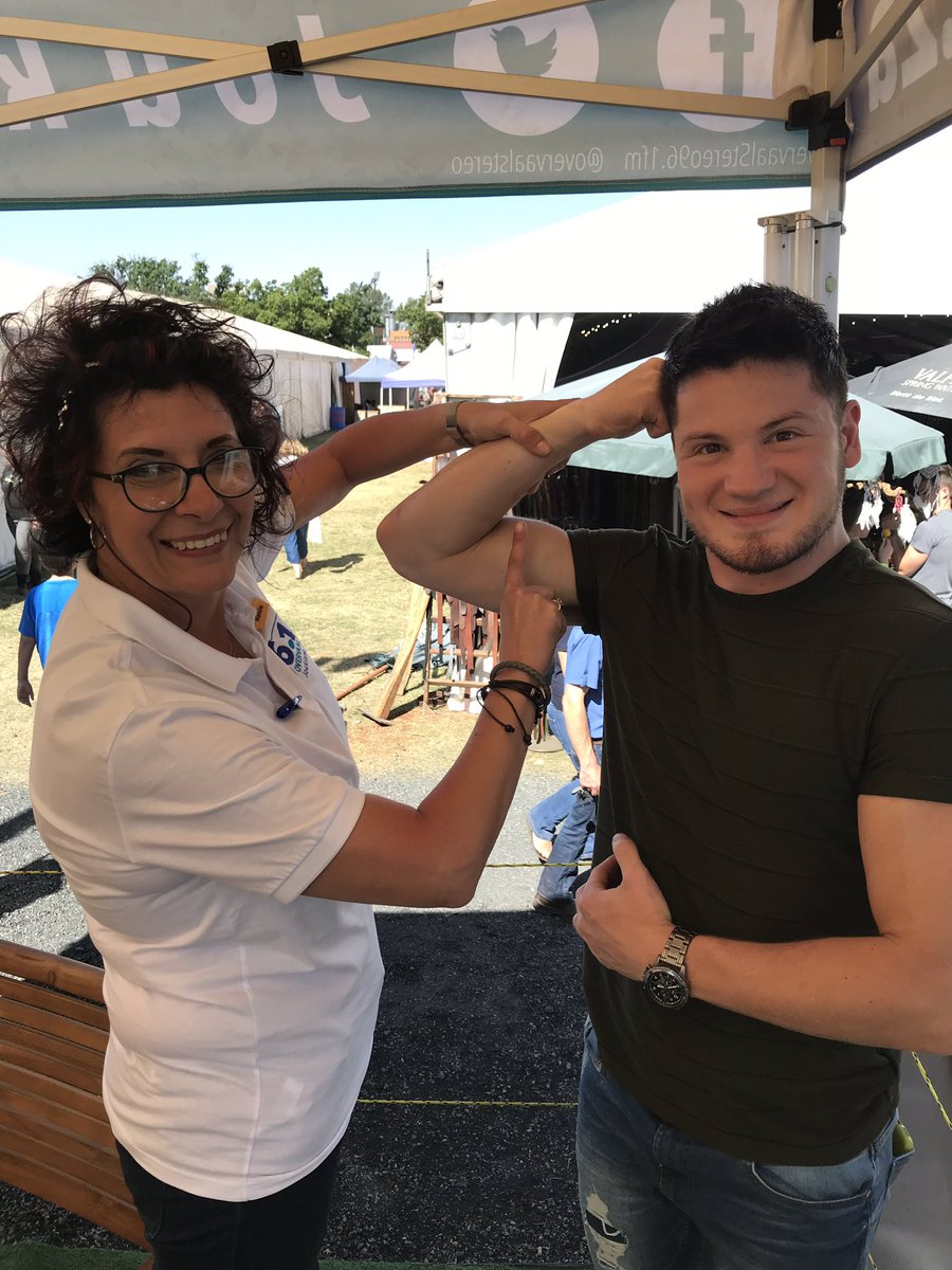 Dankie <a href="/johananker_/">Johan Anker</a> vir jou saam kuier by <a href="/OvervaalStereo/">Overvaal Stereo 96.1</a> tydens <a href="/AardklopFees/">Aardklop Kunstefees</a> . Dit was lekker!! <a href="/Umusiek/">Universal Musiek</a> <a href="/Christien_DK/">Christien De Klerk Marketing</a>