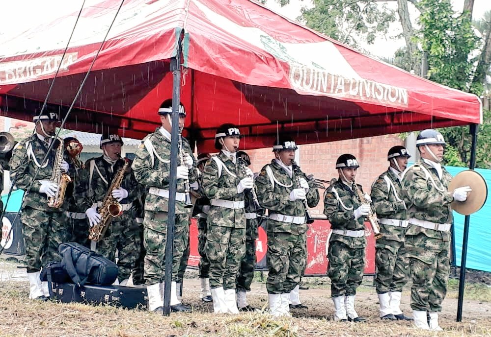 walteradolfor's tweet photo. Jornada de Apoyo al Desarrollo Comuna 9 Barrio Picaleñita #BASPC06 Plan Fe en Colombia actos protocolarios  "Héroes Multimisión" en alianza estratégica con entidades Departamentales, Municipales, Privadas https://t.co/zUWo8aP88P