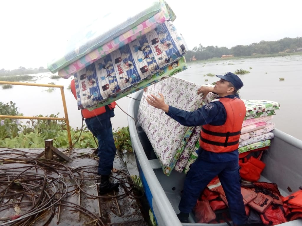 nuevaya's tweet photo. El Gobierno Sandinista de Nicaragua y la Alcaldía de Granada atienden a las familias afectadas por las lluvias en Malacatoya #FSLNHeroesDelAmorSiempre https://t.co/0afD8XPW54