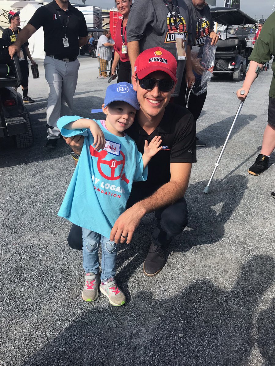 JoeyLoganoFDN's tweet photo. @joeylogano spent the morning with @BePositiveFdn Heroes @MonsterMile today! #TeamJL #chasingsecondchances #NASCARPlayoffs https://t.co/usHHTXd5tU