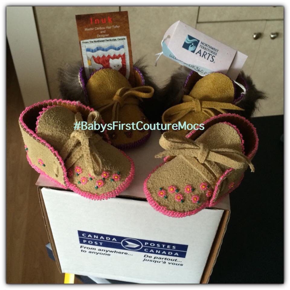Inuk360's tweet photo. Throwback: to a couple of my baby’s first couture moccasins, that I made a couple of years ago. 😍
#BFCM #babysfirstcouturemocs #babymocs #babycouture #wearinuk360 #wearinuk360creations #wearinuk360designs #inuk360 #inuk #rockyourmocs2018 #yzf https://t.co/CZXKoN5Q6A