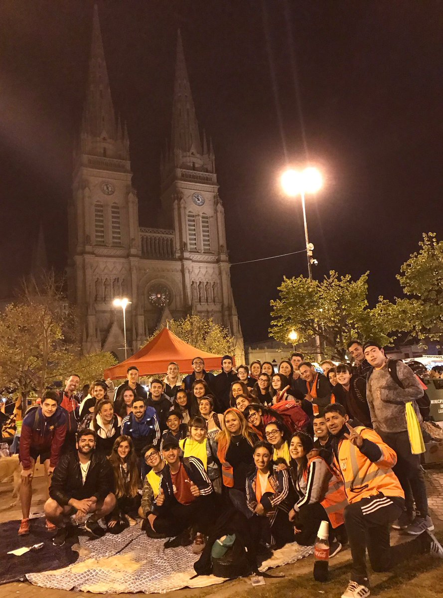 PastoralGamba's tweet photo. Gracias María por acompañarnos en cada paso y regalarnos esta gran peregrinación en comunidad ❤️ #Luján2018 #SueñoDeDios https://t.co/bIjbAfhUsa
