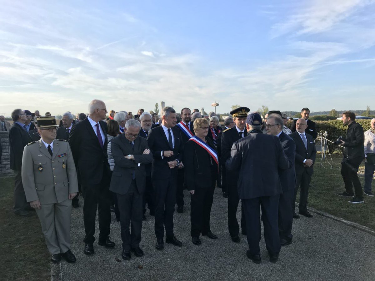 christophearend's tweet photo. Cérémonies de #Noisseville et de #Retonfey : 75 ans de #guerre - 75 ans de #paix. 🇩🇪🇨🇵 Comme disait #SimoneVeil « je n’aime pas l’expression devoir de mémoire. Le seul « devoir » c’est d’enseigner et de transmettre. » Alors continuons de transmettre nos valeurs et nos souvenirs ! https://t.co/cKVQ28ZM6D