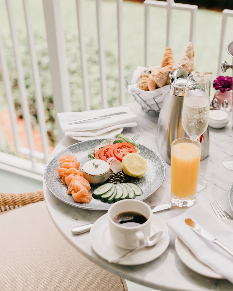 FSPalmBeach's tweet photo. Our beautiful brand new balconies just beckon for a leisurely Sunday brunch, with favorites such as @chefjosegamez’s house smoked salmon. #comingsoon #fourseasons #wakeupwithFS https://t.co/Tpu7ug1zMJ