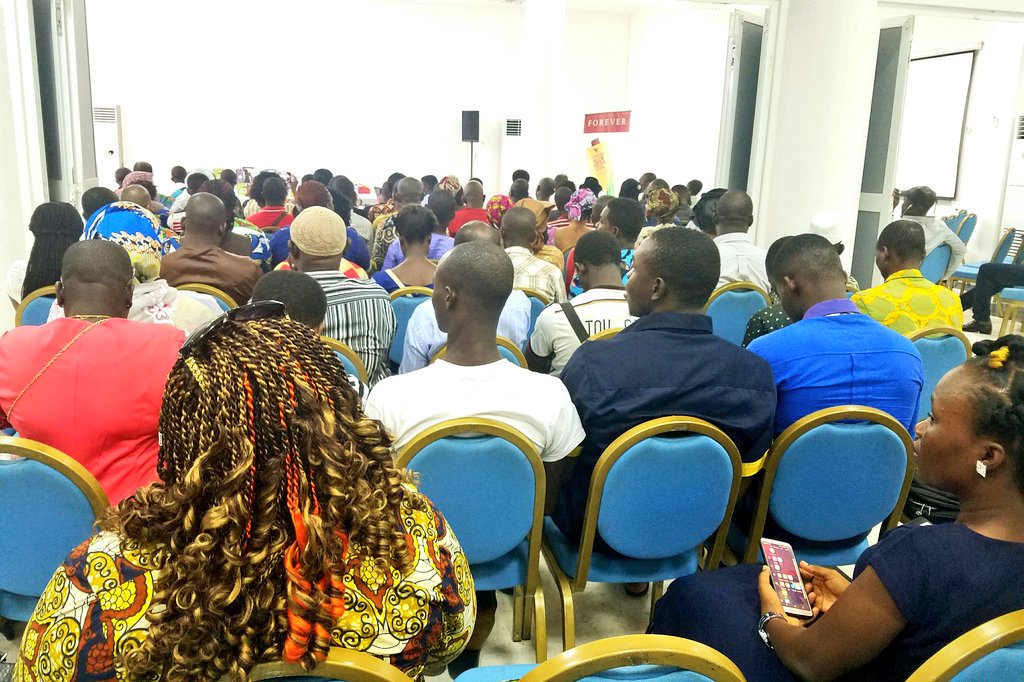 BuildersTeamF's tweet photo. Mise en place et début de la conférence sur la 《révolution du mieux-être 》 de la #BuildersTeam
@BGreatForever
@ForeverGlobalHQ
@ForeverFranceHQ
#BuildersTeam
#HealthIsWealth
#FLP
#FBO https://t.co/cF47tIuq3a