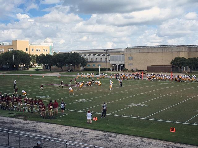 ac_lib's tweet image. A beautiful day for a game! Go ‘Roos! 🌞🏈 ••• #roonation #austincollege #ac_library #saturday #latergram #librariesofinstagram #librariesofig #acltw ift.tt/2ykfTIY