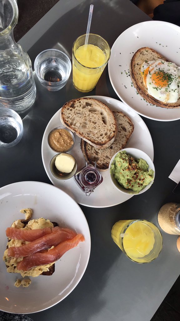 Brunching <a href="/CaravanResto/">Caravan ▶ Outdoor Dining | Groups | Events</a> in #london with <a href="/Baby___Tee/">..</a> all the #avo #eggs and delightfulness #londonbrunch