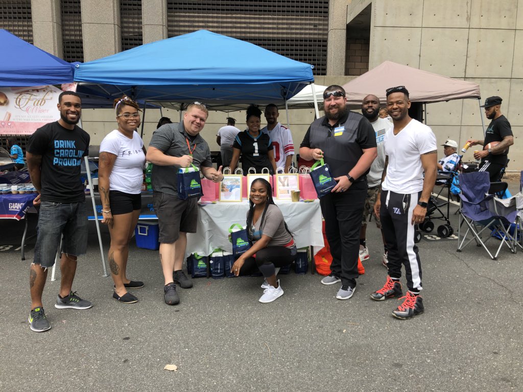 fabwives's tweet photo. Special delivery from @walmart thank you!! @walmartaction #couplestailgate #walmartcaresclt #walmartgrocerypickup https://t.co/PSc6H1EMo2
