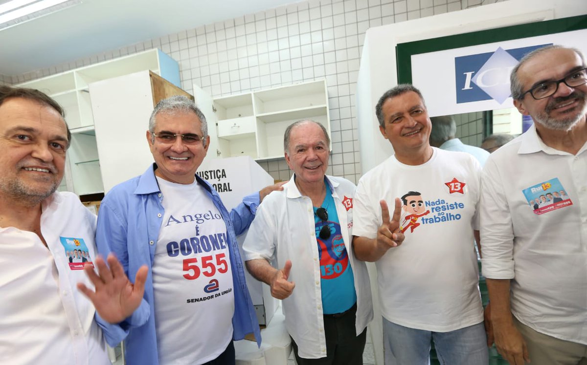 costa_rui's tweet photo. Já votou? Por aqui, a gente continua unido no voto! Depois da Liberdade, fomos juntos ao Colégio Anchieta, na Pituba, pra acompanhar o voto de João Leão! #TimeDoTrabalho https://t.co/kp7v6tfgkc