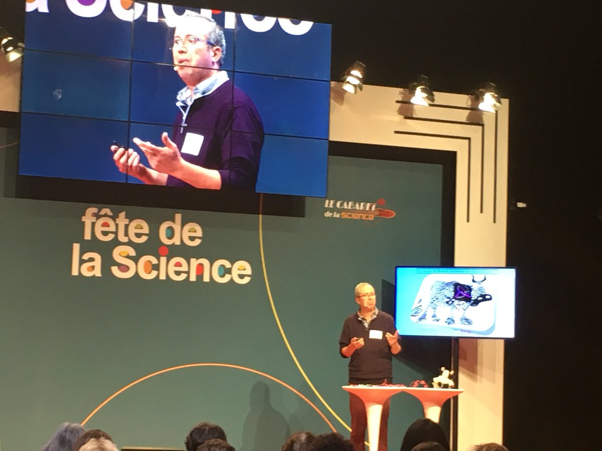 KrolineThomas's tweet photo. Mohammed Moudjou @Inra_France nous parle de la musique des protéines avec @EspritSorcier au #CabaretDeLaScience pour la #FDS2018 https://t.co/kxGne73lcP
