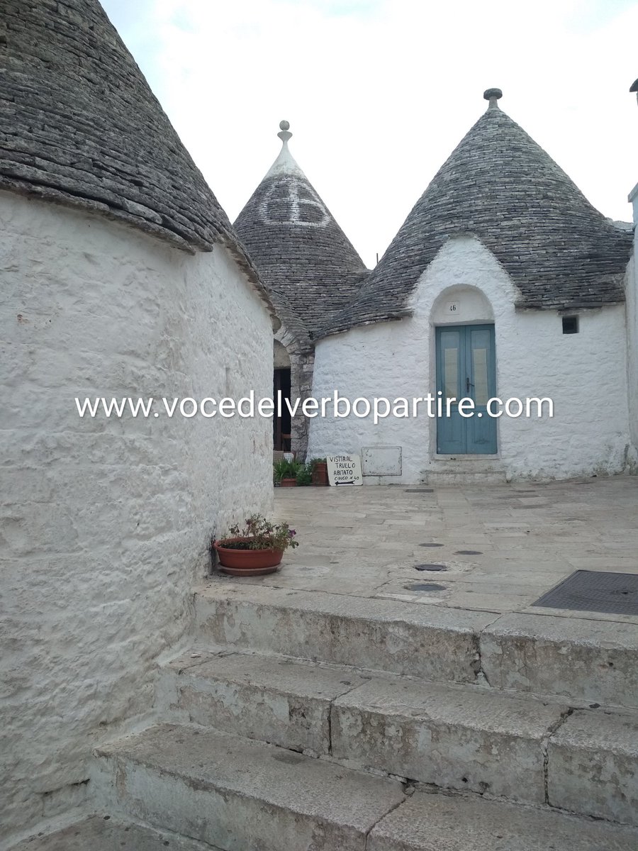 VoceDelVerboPar's tweet photo. Tappa finale del nostro peregrinare per borghi,è stata #Alberobello,quella che a mio avviso resta la "capitale dei trulli".
https://t.co/dojdHvscUo
#bdm2018 #valleditria #weareinpuglia 
@UNESCO @PugliaIsHere @PugliaDiscover @pugliaevents @discoverypuglia @RegionePuglia https://t.co/q8h3mq44cy
