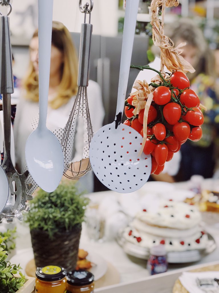 Oggi nella Splendida #SoniaFactory in occasione del primo #SoniaSocialBrunch 😍 un’occasione di condivisione e incontro per una cucina intesa come Casa! Grazie mille <a href="/soniaperonaci/">Sonia Peronaci</a> ❤️