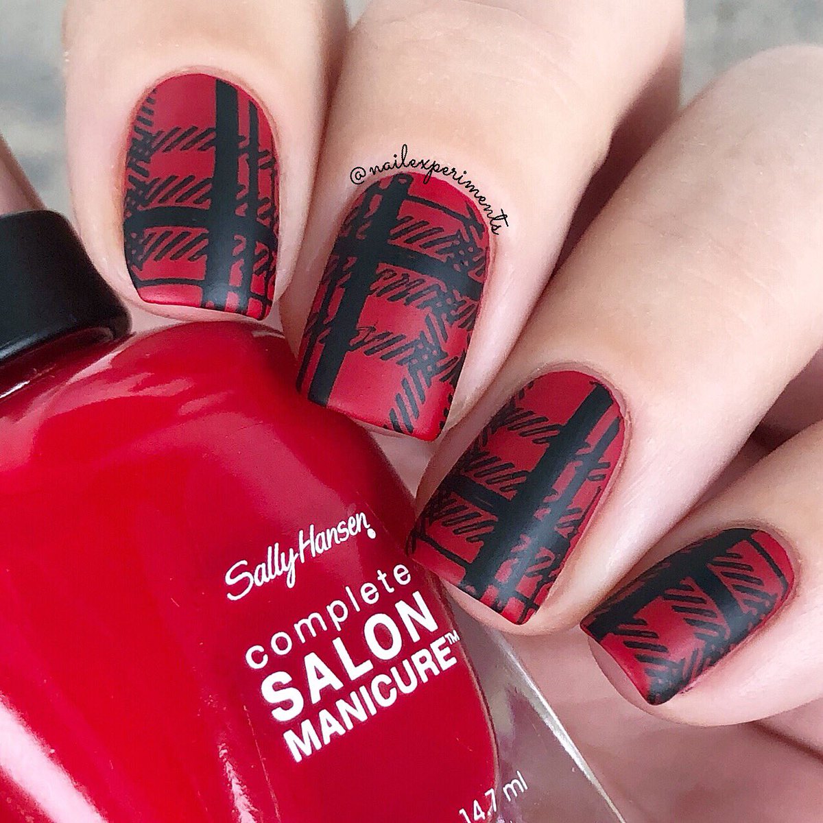 ❤️Plaid nails featuring Cherry Delightful from the <a href="/SallyHansenCA/">Sally Hansen Canada</a> RED/ESIGN collection.

Cherry Delightful is a universal shade that flatters all skin tones!

#RedefineRED #sallyhansenca #sallyhansen #prsample