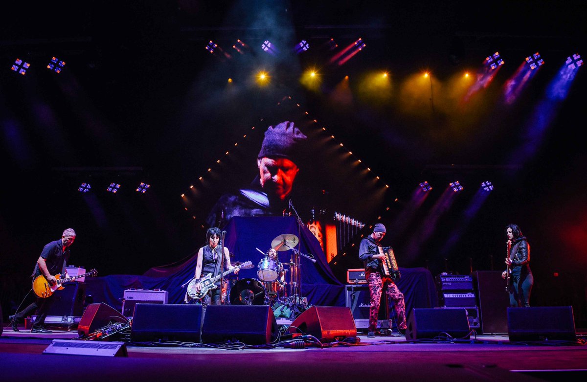 foofighters's tweet image. 10.6.18

Photo: Oliver Halfin