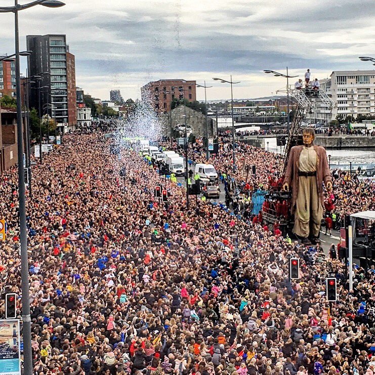 What an INCREDIBLE turnout for the #GiantSpectacular’s final performance! 👣✨