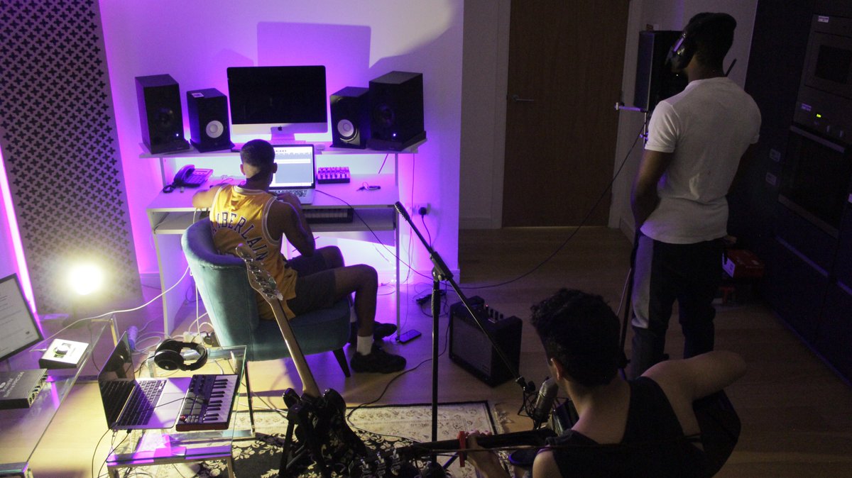 SpinsLDN's tweet photo. Late night acoustic sessions at Spins Studio... https://t.co/PYh5cjvdx9