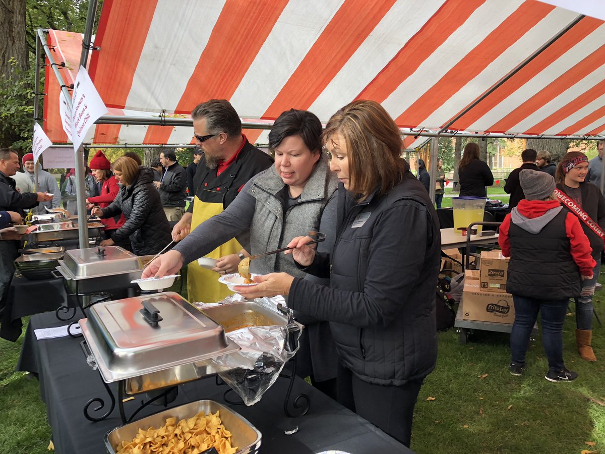 DrBrendaAH's tweet photo. Reflecting on more great highlights from @MSUMoorhead #Homecoming2018 One of my favorite traditions, the Dean’s @MSUMOkHee @MSUMDenise @MSUMCSHEdean @MSUMRandyCagle @MSUMLisa @ADDougPeters Chili Feed. Special thank you to @MSUMDining for your support. https://t.co/8igisGTTPQ