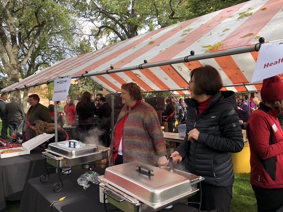 DrBrendaAH's tweet photo. Reflecting on more great highlights from @MSUMoorhead #Homecoming2018 One of my favorite traditions, the Dean’s @MSUMOkHee @MSUMDenise @MSUMCSHEdean @MSUMRandyCagle @MSUMLisa @ADDougPeters Chili Feed. Special thank you to @MSUMDining for your support. https://t.co/8igisGTTPQ