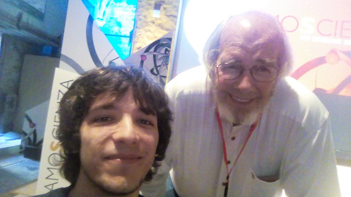 It's been a great honor to meet Jack Horner and listen to his very interesting dino-conference about Jurassic Park and science!
<a href="/dustydino/">Jack Horner</a> I now want to see a dancing pink T-Rex in "Jurassic World 3" :P
