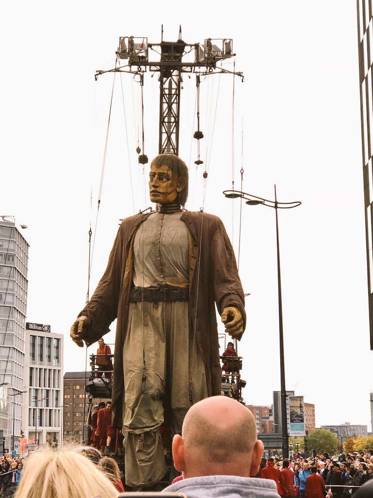 xchris2k9's tweet photo. Liverpool giants yesterday π #GiantSpectacle #liverpoolgiantspectacular #liverbuilding #itsliverpool #giants #littleboygiant https://t.co/3wsF2kRu1r