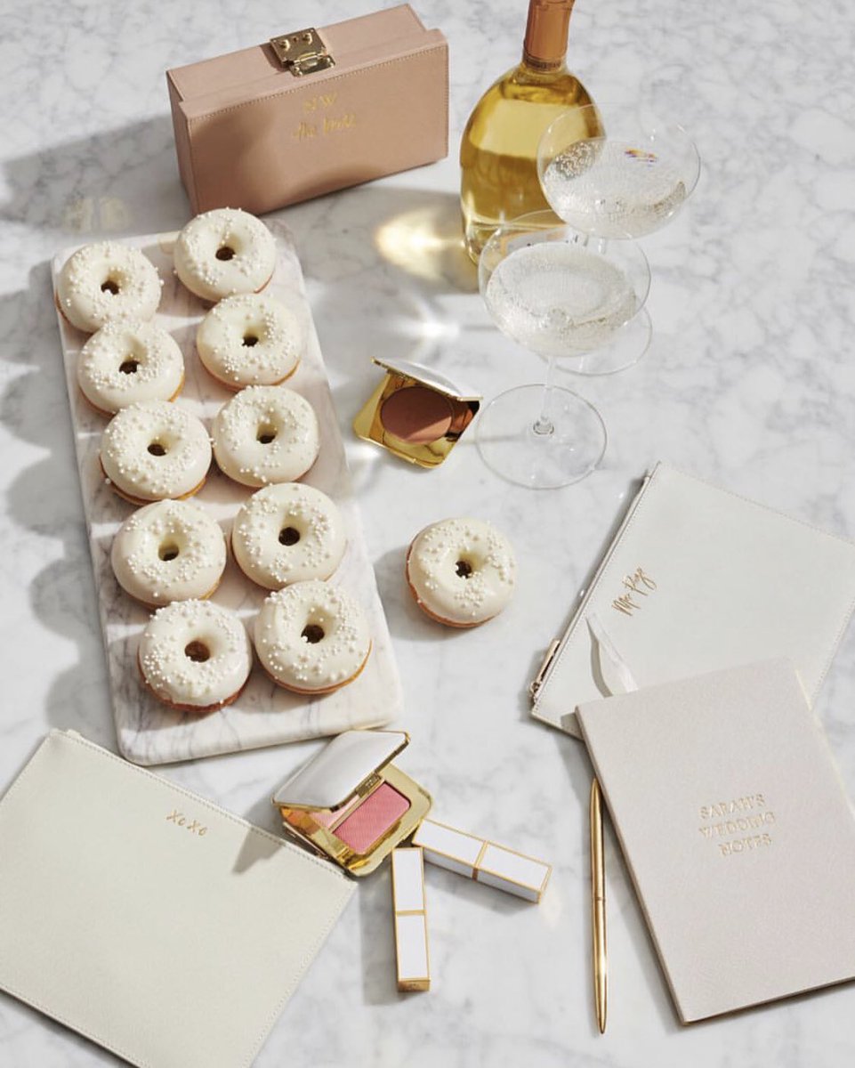 Things you need for #special occasions or just everyday 🕊🍩🍩🕊 #thedailyedited instagram.com/p/Bon96u4AT97/…