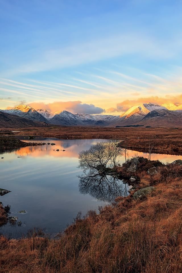 The Black Mount in Rannoch Moor - Spring as Sprung, Scotland [uncredited] buff.ly/2nexhd1 #Scotland #photography #landscape
