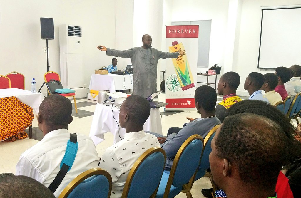 BuildersTeamF's tweet photo. Présentation du projet d'entreprise auprès de la compagnie Forever, @ForeverGlobalHQ, par le Manager Issifou abdourafiou de la #BuildersTeam
#HealthIsWealth
#FBO
#FLP
@BGreatForever
@ForeverFranceHQ https://t.co/46d5rx9RcW
