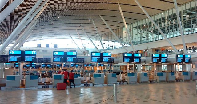 allcapetown's tweet photo. Cape Town International named Africa’s best airport https://t.co/EzXC7A2lgg via @capetownetc #capetown https://t.co/gsrcezY1RT