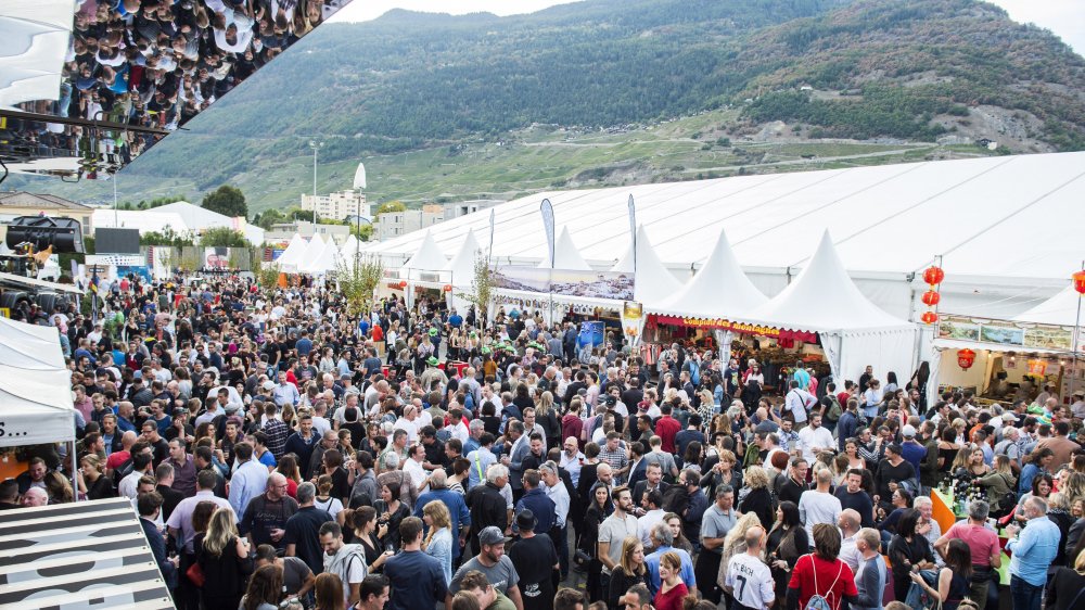 lenouvelliste's tweet photo. Nouveau record de fréquentation pour la Foire du Valais qui a attiré 226'169 visiteurs: Faisant fi du contexte morose pour les foires et salons, la Foire du Valais a établi un nouveau record de fréquentation avec 226'169 visiteurs, soit 1500 de plus que… https://t.co/XR3g5HxAGE https://t.co/nohOoZe28E