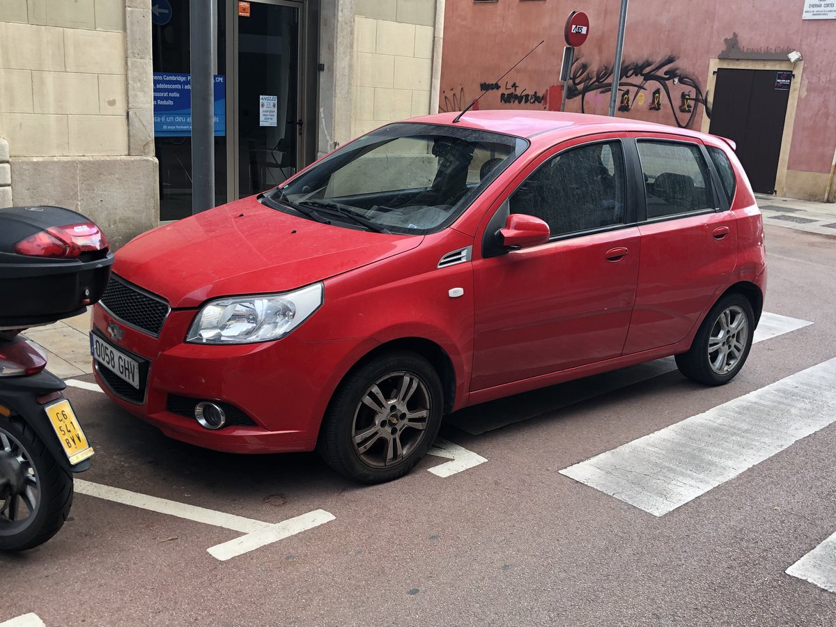 Y luego nos multan a las motos al no encontrar espacio para aparcar  #clot <a href="/barcelona_GUB/">Barcelona Guardia Urbana Bici - Paròdia</a> #guardiaurbana
