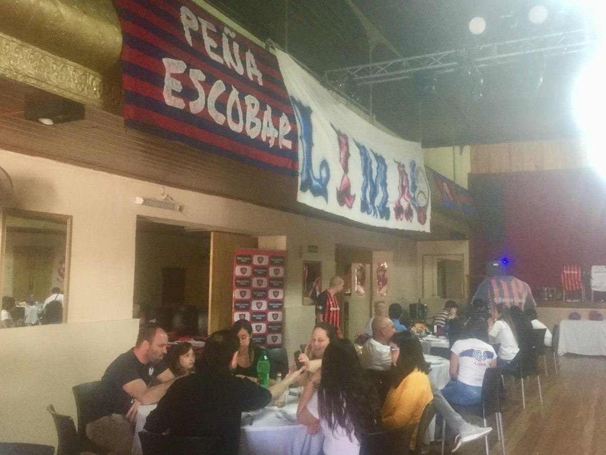 PeniasCASLA's tweet photo. El Departamento de Peñas CASLA, presente en la fiesta de la peña de @CuervosDeLima 👏👏💙♥️
#MasQue90Minutos 
#SLFederal https://t.co/NznAuRr4HE